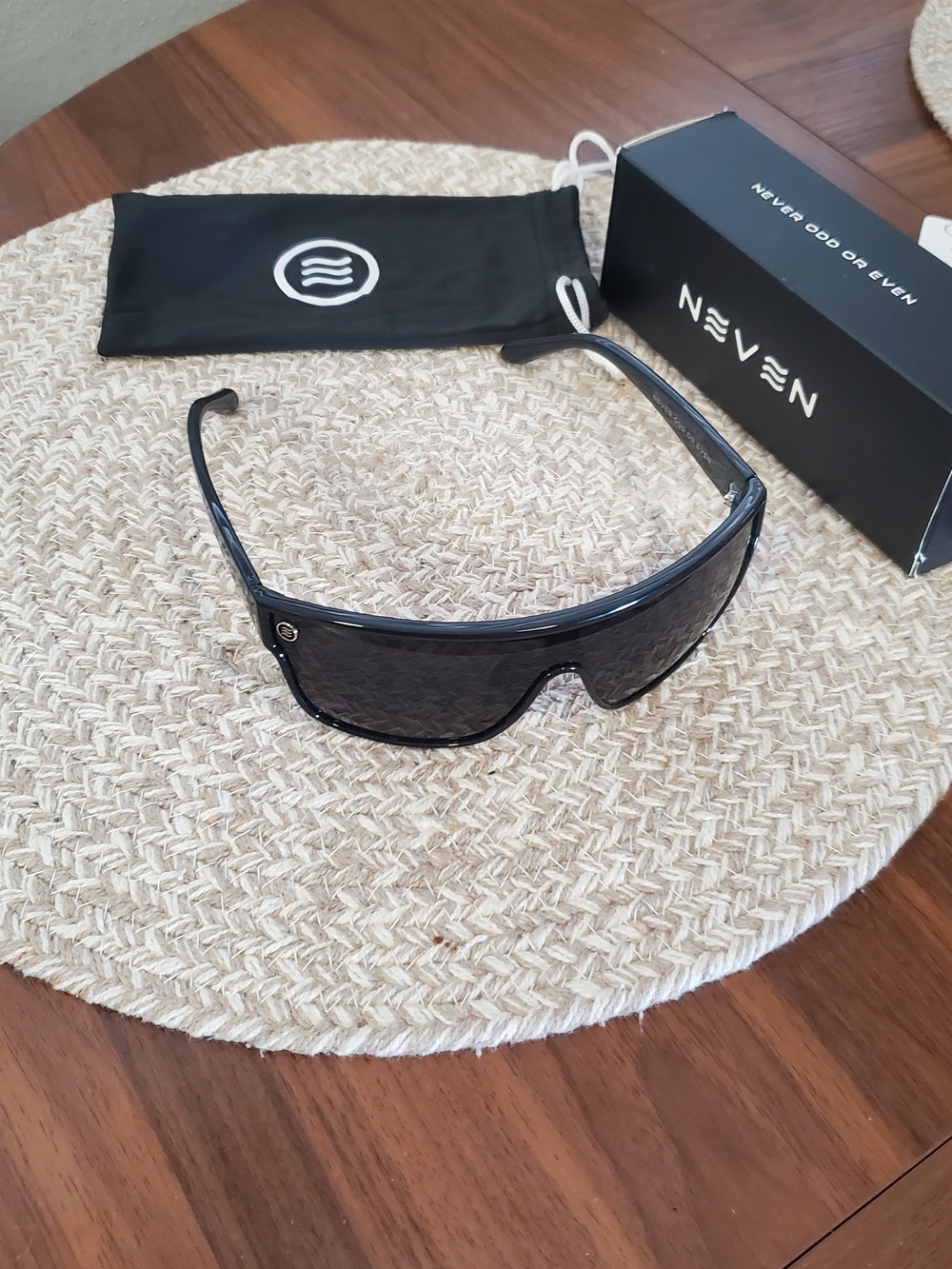 Men’s Black Shield Sunglasses — Sporty UV Protection